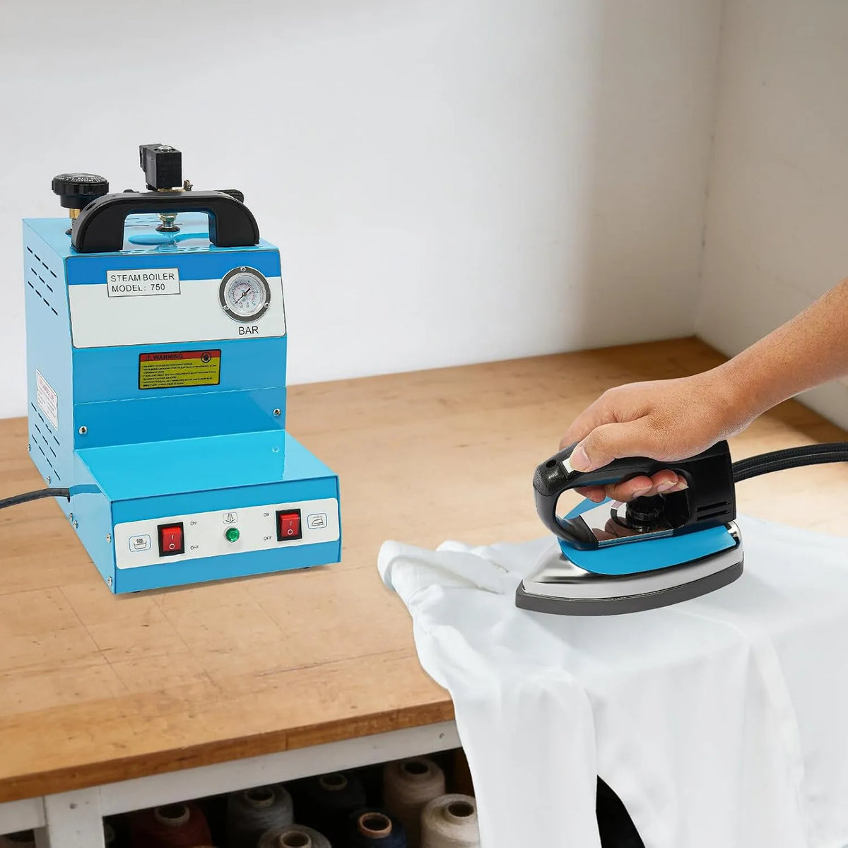 Chauffe-eau, 900 W, vapeur, professionnel, volume de vapeur et pression pour différents tissus